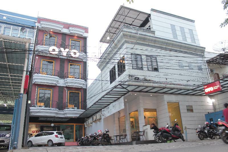 Oyo 119 Belvena Hotel Джакарта Экстерьер фото